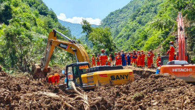Alunecare de teren în China: 21 de morţi, zeci de oameni dispăruţi