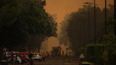 „A fost ca într-un film-catastrofă”. Mărturii ale oamenilor evacuați din calea incendiului uriaș din Franța