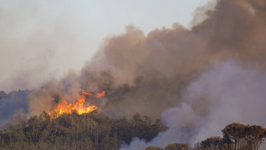 Incendiu masiv în Catalonia: 45.000 de oameni, avertizați să rămână în case