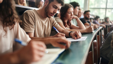 Examen scris la facultate 2026: Universitățile cu probe suplimentare pentru candidați