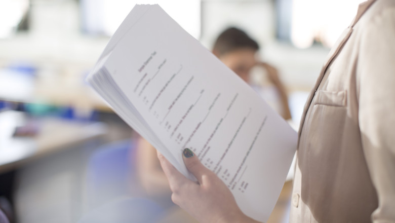 Bătălia pentru catedră: peste 37.000 de profesori au susținut examenul de titularizare. „Dau a cincea…