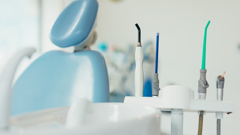 Excedent de medici dentiști pe piață. Colegiul Medicilor Stomatologi face apel la reducerea locurilor la…