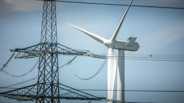 UE lansează un plan masiv de electrificare pentru a reduce dependența de petrol și gaze