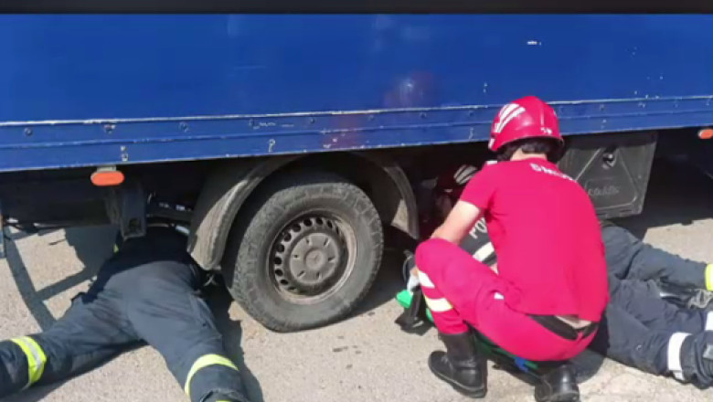 Femeie cu copil în brațe, lovită de camion în Moșna, Ieșeni