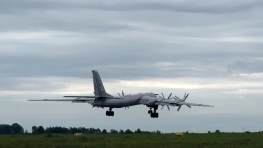 Ucraina distruge un bombardier Tu-95, SBU: „Zeci de rachete în minus”