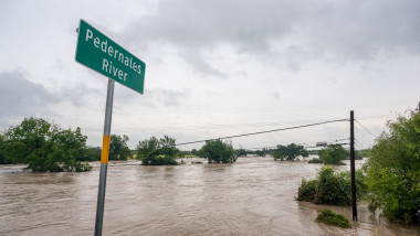Inundații devastatoare în Texas: doi morți, ploi record așteptate