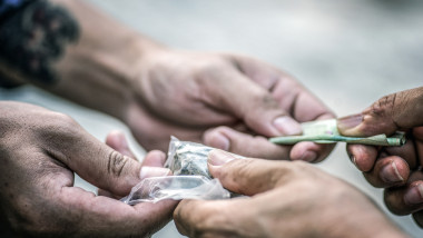 Consumul de droguri crește alarmant în rândul tinerelor din România