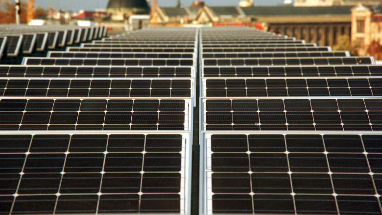 Energia regenerabilă, mai ales fotovoltaică, pune presiune pe rețeaua electrică a Germaniei. Berlinul vrea…