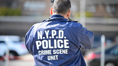 Atac armat la grătar de familie în New York: 8 răniți, printre care 4 copii