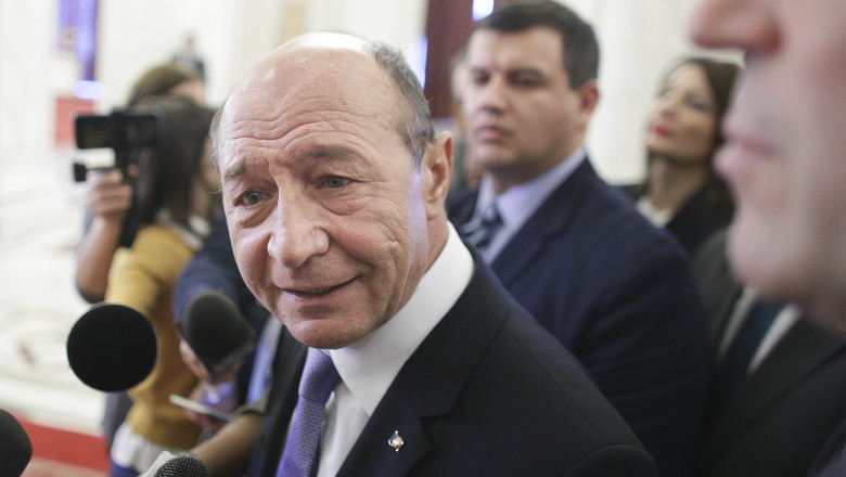 Băsescu îi critică pe liderii politici care au negociat în secret cu AUR: „Se duc cu scufița în mână și…