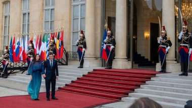 Nicușor Dan și partenera sa, Mirabela Grădinaru, la recepția de Ziua Franței de la Palatul Elysee