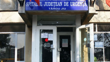 Elevi din Târgu-Jiu susțin Bac-ul din spital după intervenții de urgență