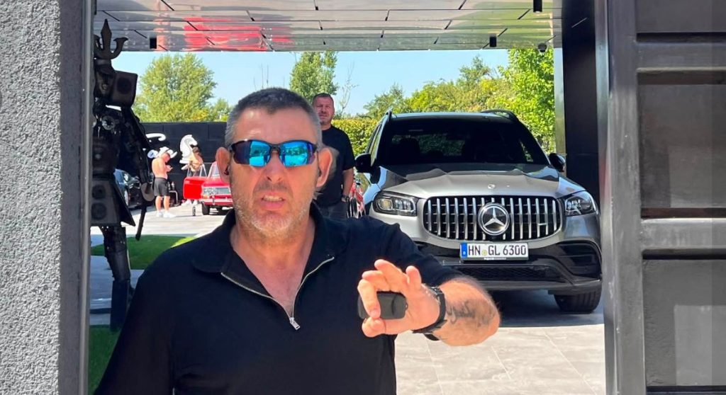 Mircea Barbu: bodyguarzi Tate l-au agresat fizic în București