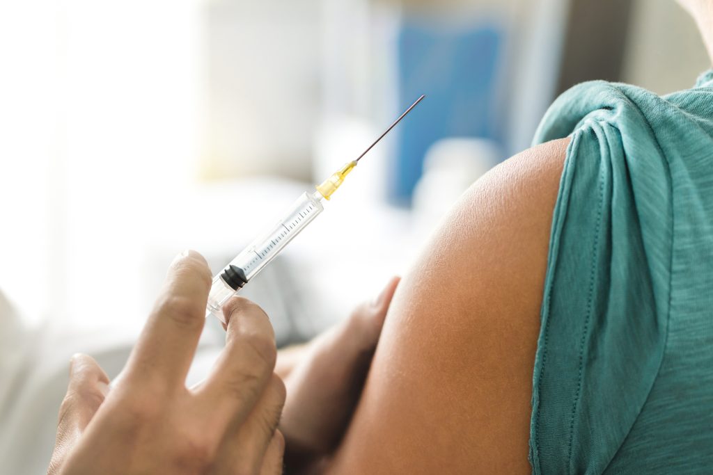 Un lot de vaccin antirabic livrat României a fost pus în carantină. Producătorul a declanșat o investigație