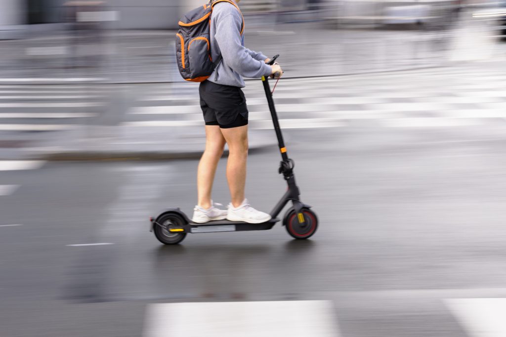 Încă o țară europeană ia măsuri împotriva trotinetelor electrice din cauza accidentelor