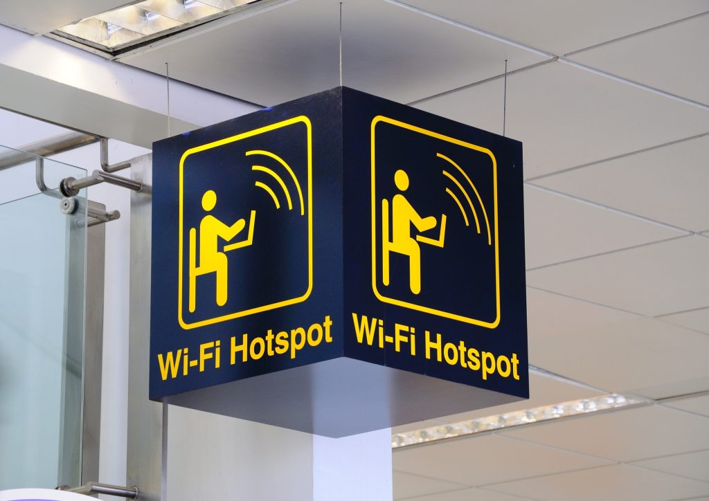 „Riscuri semnificative” când ne conectăm la Wi-Fi gratuit în aeroporturi, hoteluri și cafenele. „Recomandări de bază”