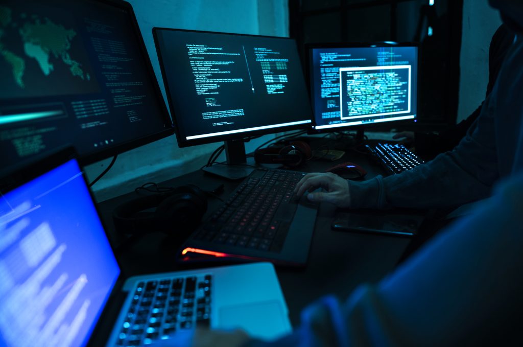 Șeful Cadastrului dă asigurări că „n-a fost spartă baza de date a cetățenilor din e-Terra”. Întrebarea despre aplicațiile picate de 6 zile la care nu a răspuns