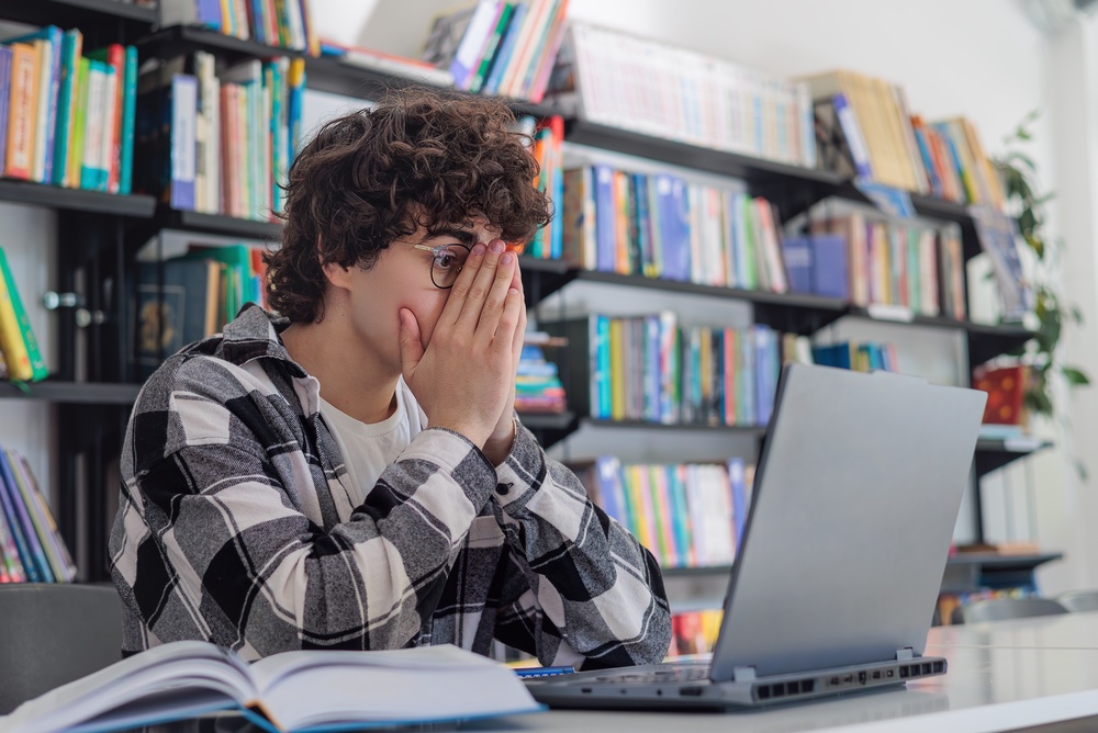 Noua admitere la liceu mă obligă să-mi pregătesc fiul pentru patru examene. Și pentru o factură uriașă la meditații