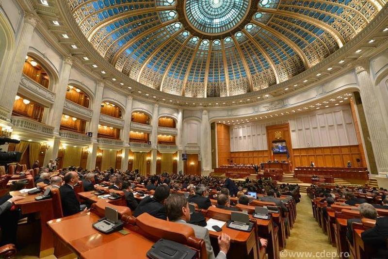 Camera Deputaților adoptă proiect: demnitari trebuie să declare averile