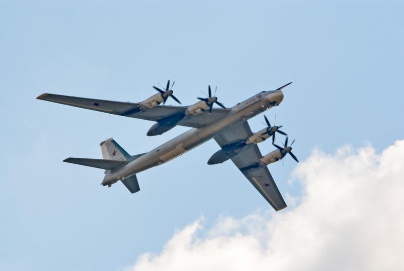 Prima imagine după ce ucrainenii au spus că au distrus un bombardier strategic rusesc. Ce spun experții