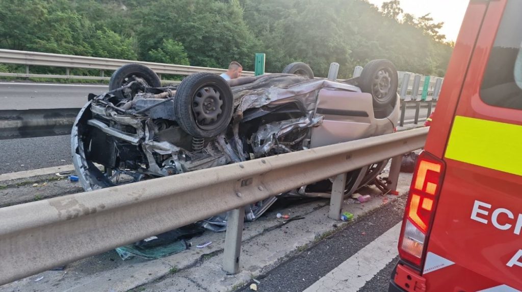 Fetiță de 5 ani moare pe A1 lângă Sibiu, alt copil și femeie rănite