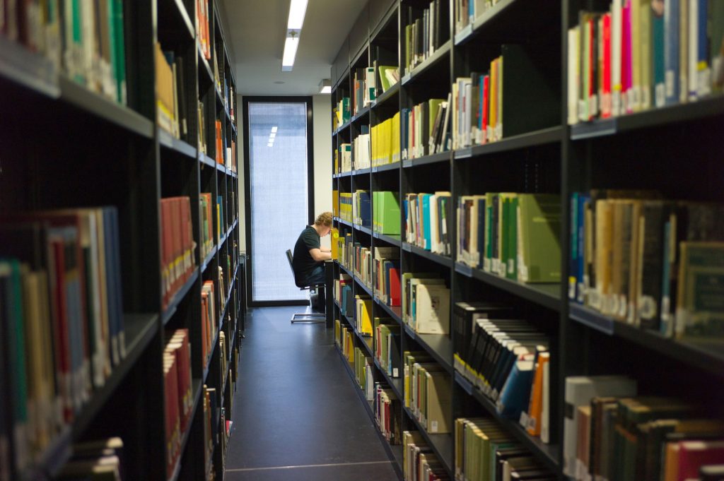 O bibliotecă publică a primit înapoi o carte împrumutată cu 150 de ani în urmă și a calculat penalitățile de întârziere