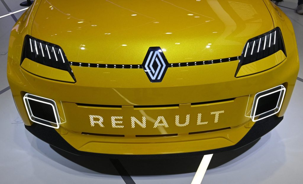 Renault revinse pe profit cu mașina electrică, învingând rivalii chinezi