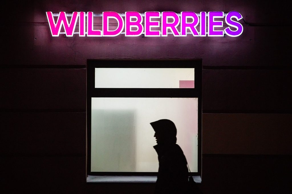 VIDEO Depozit Wildberries lovit de drone ucrainene în Sankt Petersburg
