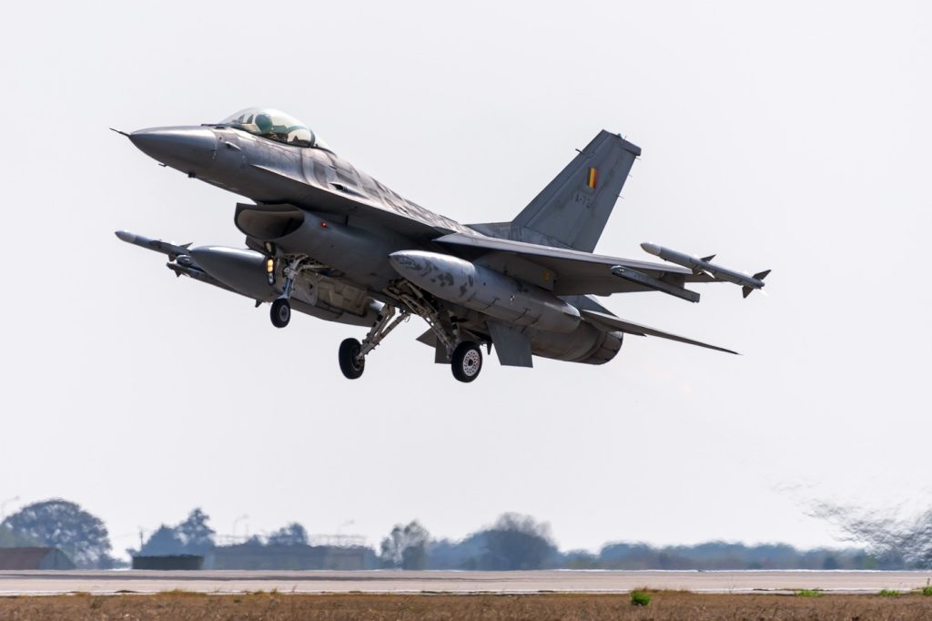 Radu Miruță laudă „profesionalismul, sângele rece și reacția rapidă” ale piloților F-16 care au doborât drona din Buzău