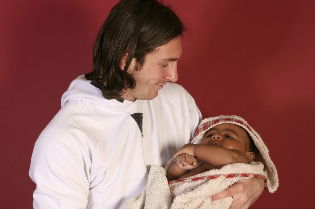 Messi reacționează la fotografia virală în care îl ține Yamal