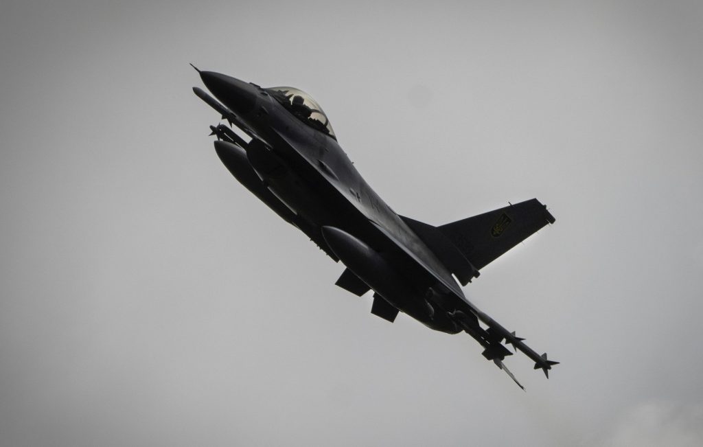 Avion de vânătoare F-16 al Ucrainei, prăbușit în misiune de luptă. „Situație de urgență” când intercepta ținte rusești