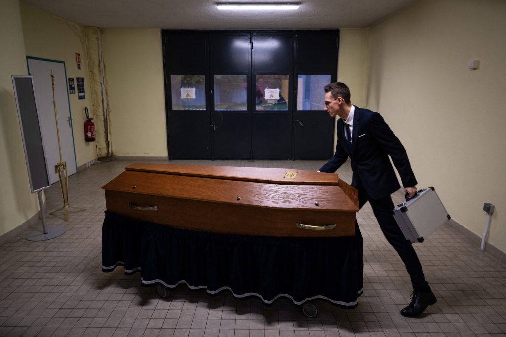 Casele de pompe funebre din Franța avertizează: căldura creează distopie