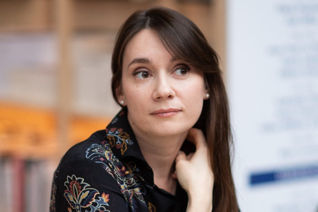Franța o expulzează pe o cunoscută jurnalistă rusă, fosta șefă a RT France. Angajatorii săi acuză o „încălcare deosebit de gravă a libertății de exprimare”