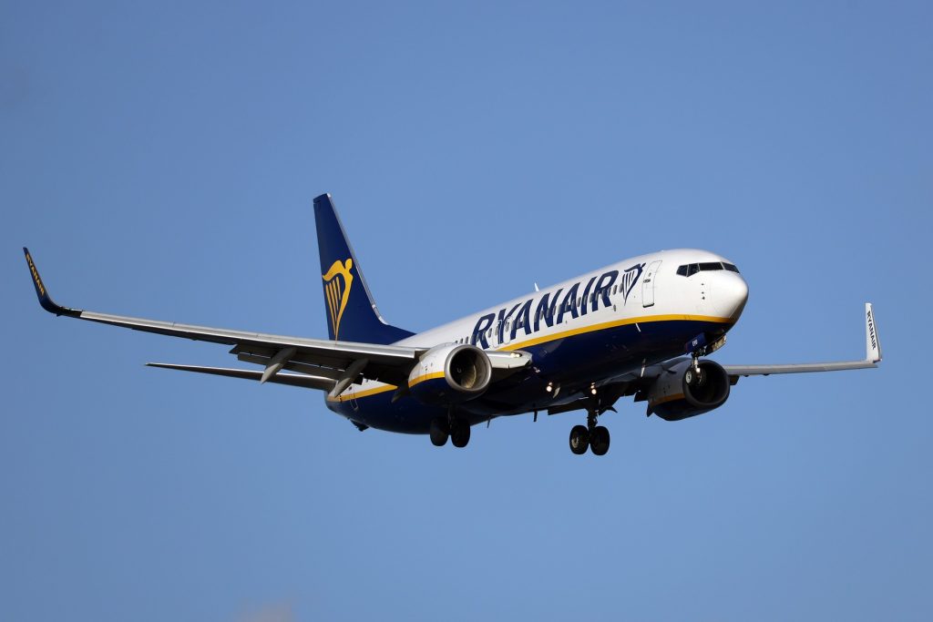 Pasager aspirat pe geamul Ryanair: cum a avut loc tragedia
