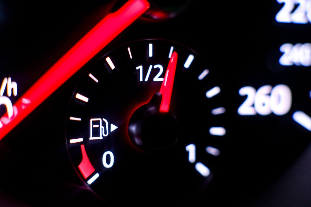Unele sortimente de motorină au depășit 10 lei pe litru în benzinăriile din România. Iar veștile proaste nu se opresc aici