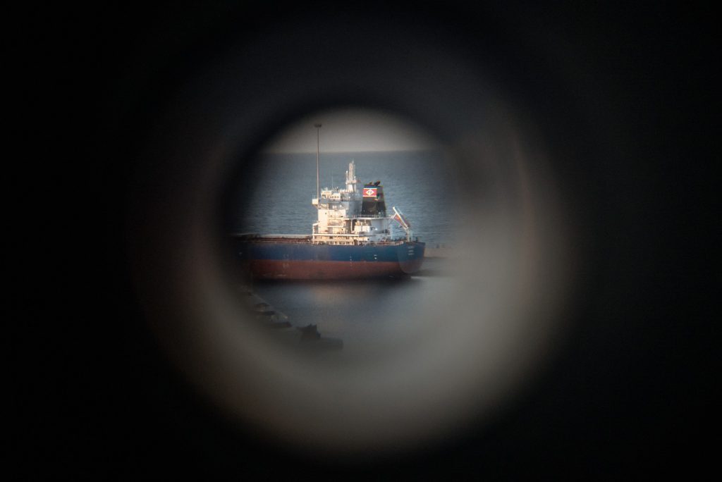 Nava din flota fantomă a Rusiei în derivă: petrolul crește, satelit