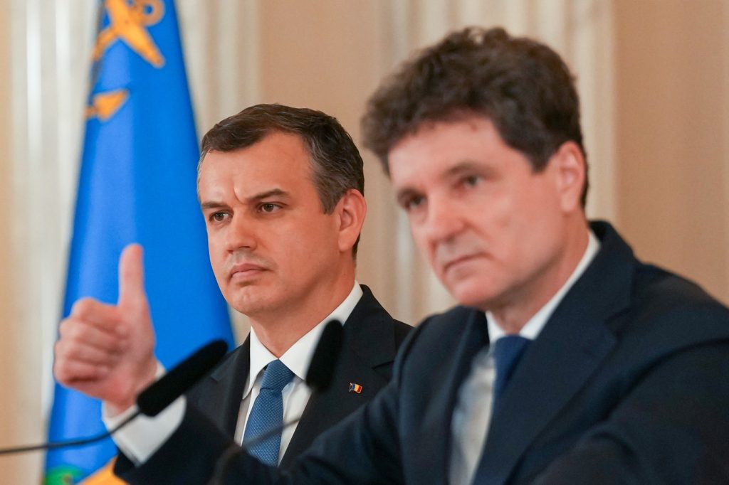 AUR cere demiterea Eugen Tomac, acuzat de Simion că vrea să spargă AUR