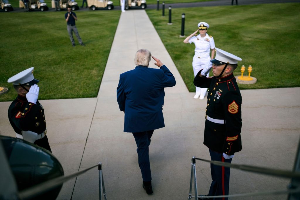 Trump convocă excepțional o ședință de cabinet la Camp David