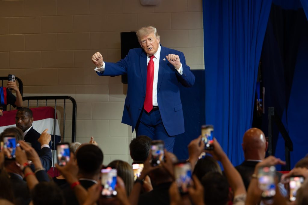 „Intrăm într-o fază urâtă”: Noile taxe vamale cu care amenință Trump înfurie deopotrivă aliații SUA și alegătorii