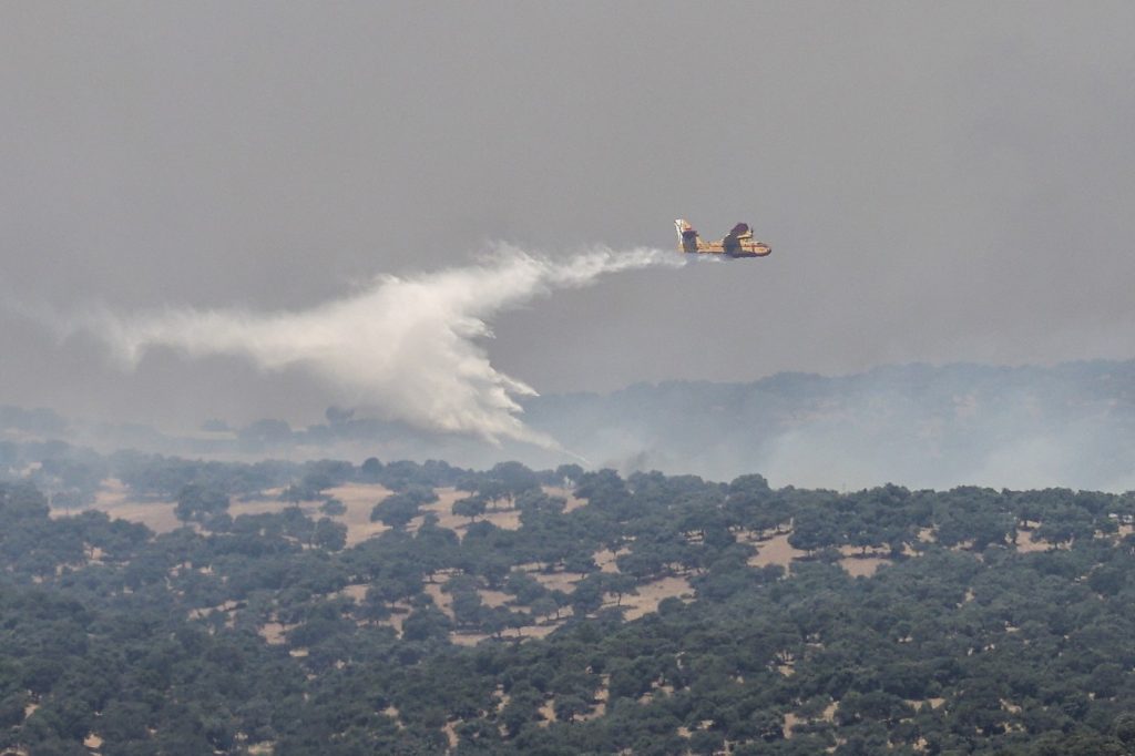 Mii de oameni evacuați din cauza „celui mai grav incendiu” din istoria regiunii Madrid. „Este o catastrofă”