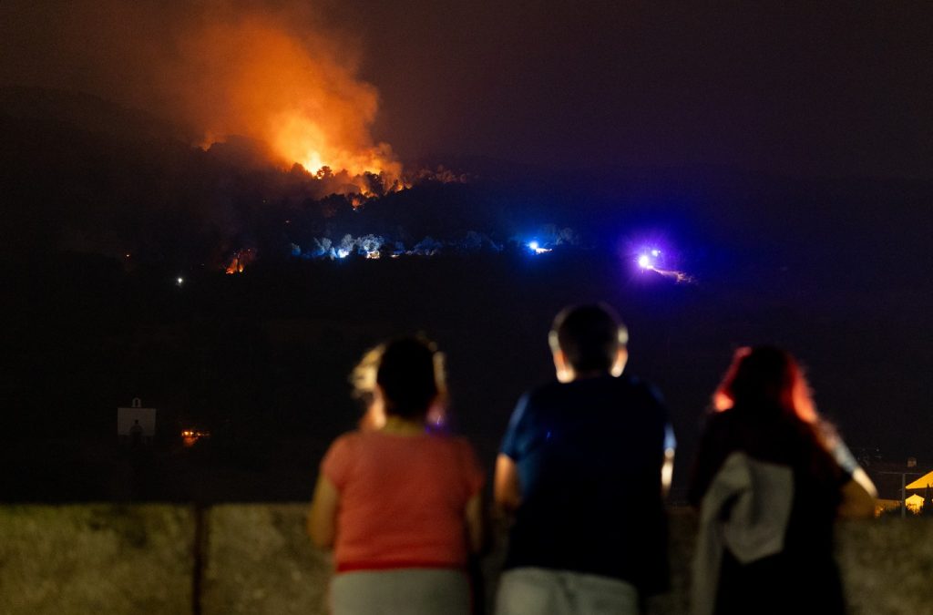 Incendiile în Franța și Spania: evacuări masive, urmează ore dificile