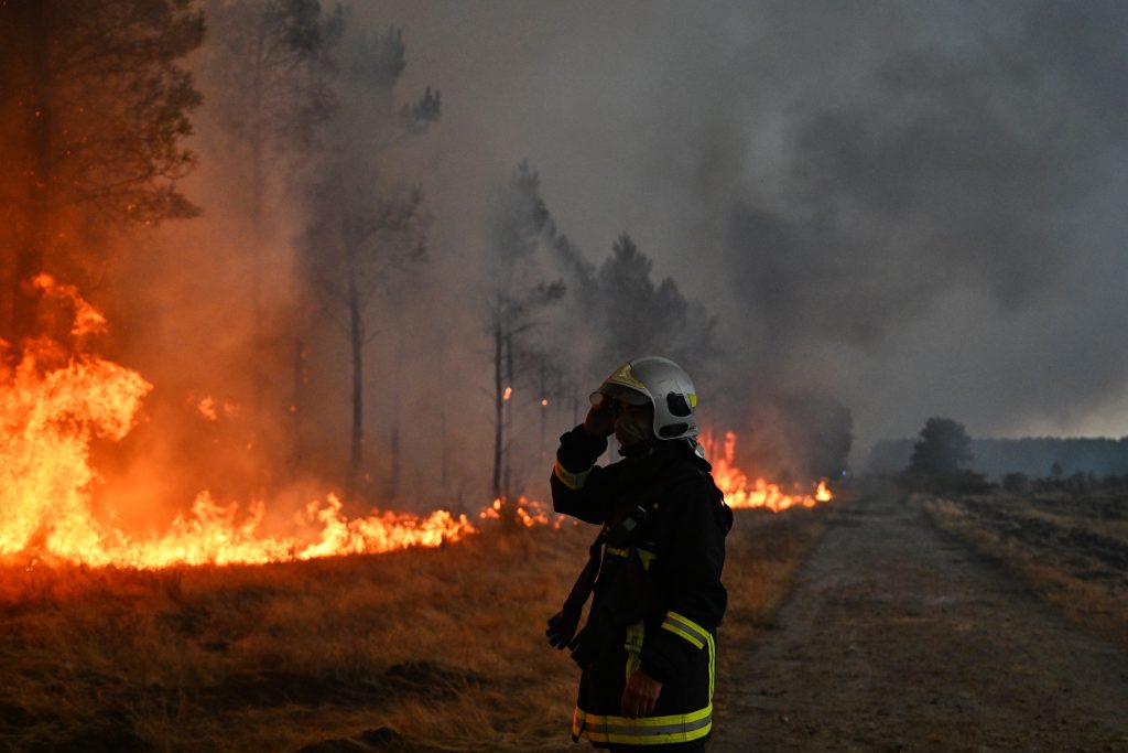 Bordeaux sub foc: 220.000 evacuate, pompierii în luptă