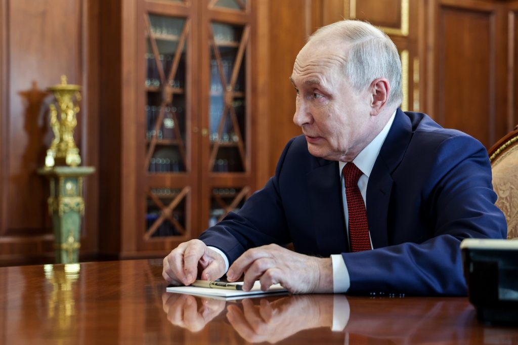 Firma rusească a unui simpatizant al lui Putin care a stârnit un scandal uriaș în Italia este prezentă și în România. Ilegal