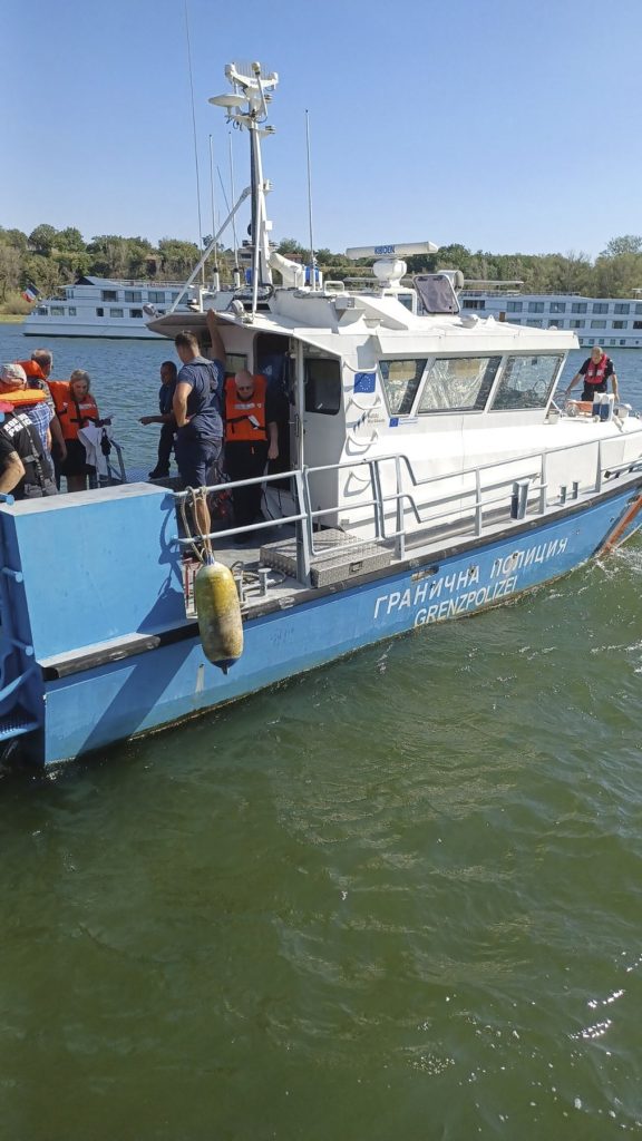 Navă de croazieră eșuată pe Dunăre: 186 de pasageri evacuate