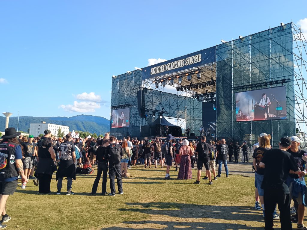 Festivalul de rock din România: laude din Chile și nemulțumiri locale