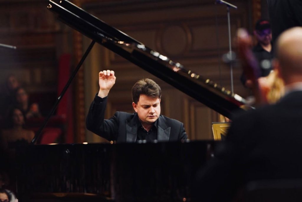 Pianistul ucrainean cântat în adăposturi antiaeriene vine în București