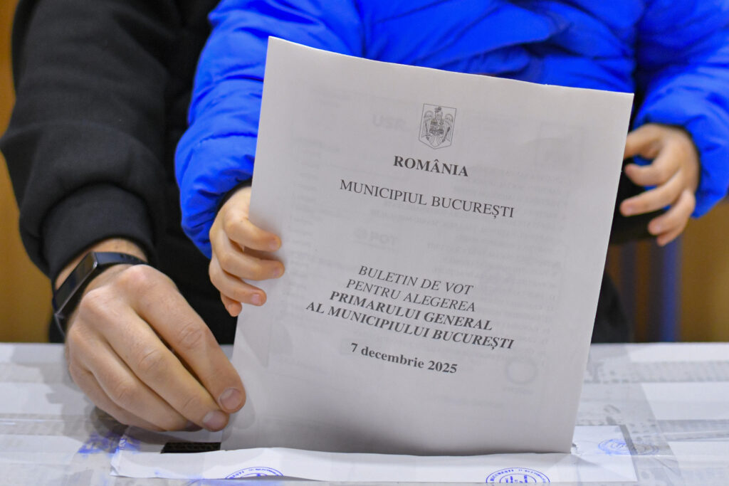 Sondaj CURS: Bucureștiul, împărțit în patru. PSD, PNL, AUR și USR sunt despărțite de doar 4 puncte / 73% spun că România merge într-o direcție greșită