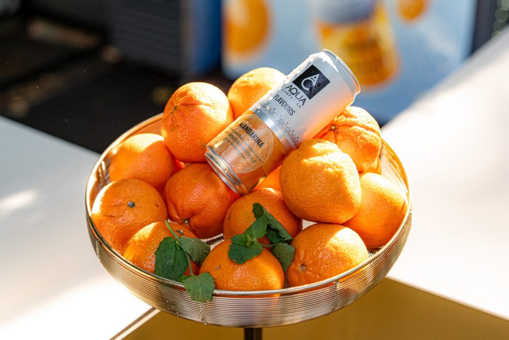 Mandarina a sosit! AQUA Carpatica, puritate și gust de fructe