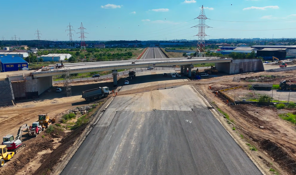 VIDEO Autostrada construită de chinezi lângă Capitală, o nouă amânare. O altă secțiune de lângă e finalizată, dar stă nefolosită. Cum arată acum