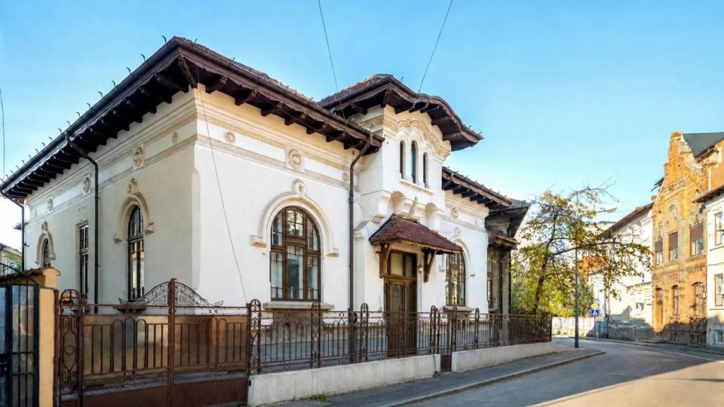Casa Timen, splendoarea cu tavan auriu din vechiul Cartier Armenesc. O ruină transformată în operă de artă a Bucureștiului